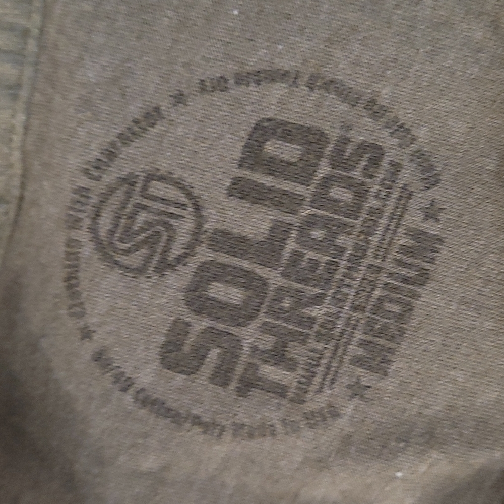 Solid Threads T-Shirt - Picture 4 of 4